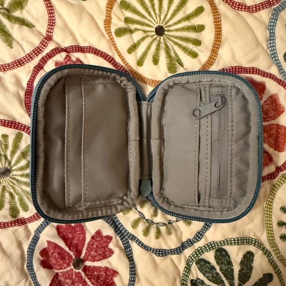 Fjallraven Kanken Card Wallet in Forest Green - Picture 2 of 3